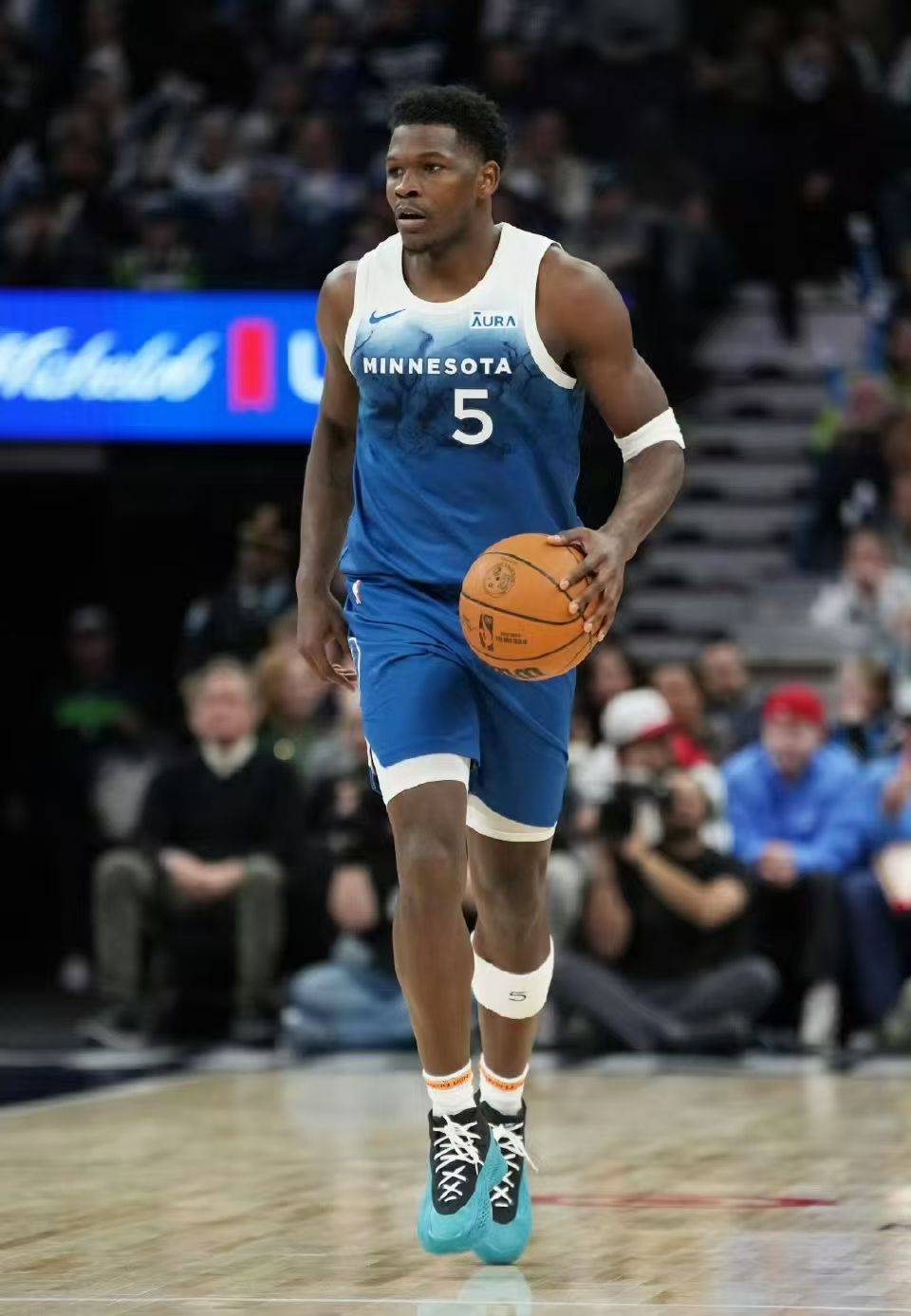 NBA赛事精采绝伦，球员技术造诣惊人！的简单介绍